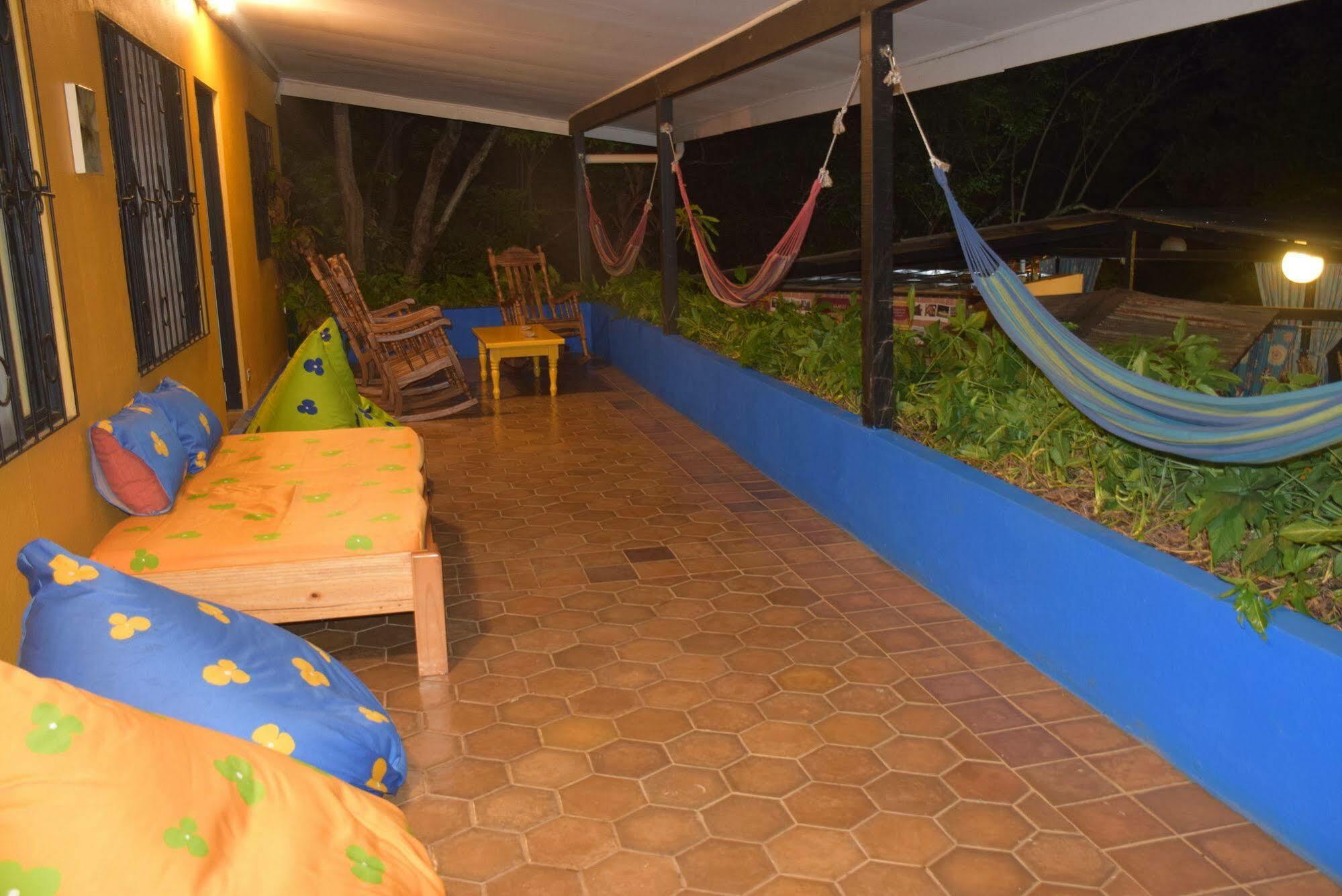 Casa Pura Vida Surf Hostel - Tamarindo Costa Rica Exterior photo